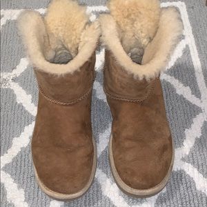 Selene rope bailey bow uggs ! Size 6